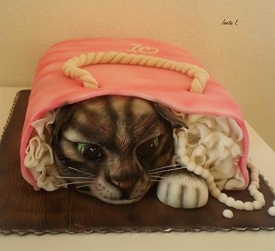 Curious cat - Cake by Ivule