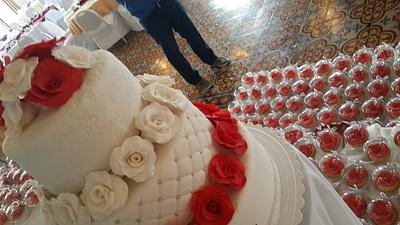 Pastel de Boda con rosas - Cake by Rocío Jiménez . ( Rox Gourmet )