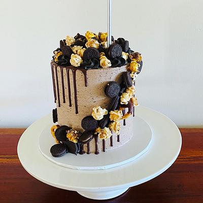 Oreo - Cake by Tracy Jabelles Cakes