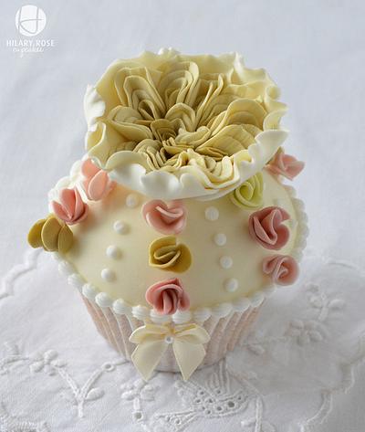 Vintage rose and mini blossoms. - Cake by Hilary Rose Cupcakes