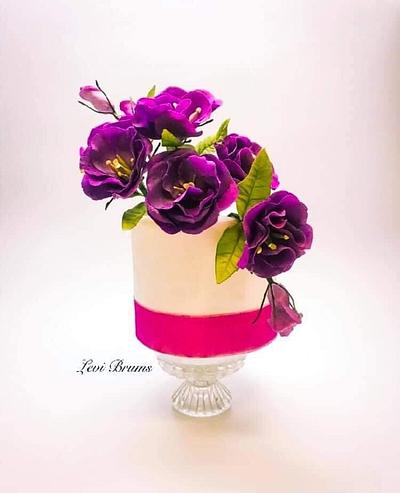flores lisianthus En azúcar  - Cake by Levi Brums 