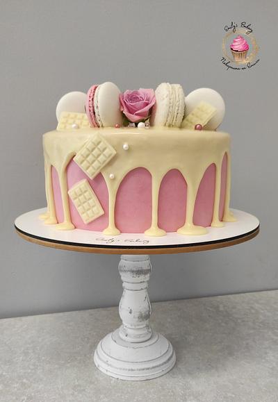 Rose drip cake - Cake by Emily's Bakery
