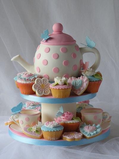 Garden Tea Party - Cake by CakeHeaven by Marlene