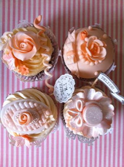 peachy vintage - Cake by Carry on Cupcakes