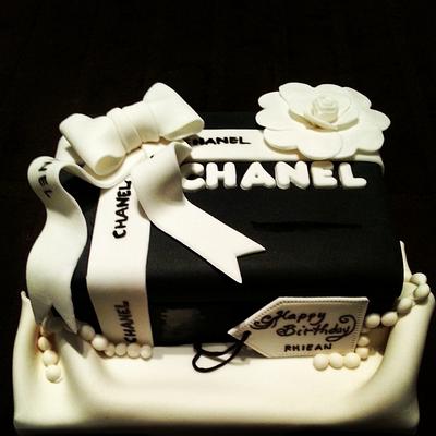 Chanel bag cake!  Chanel bag, Bag cake, Handbag cakes