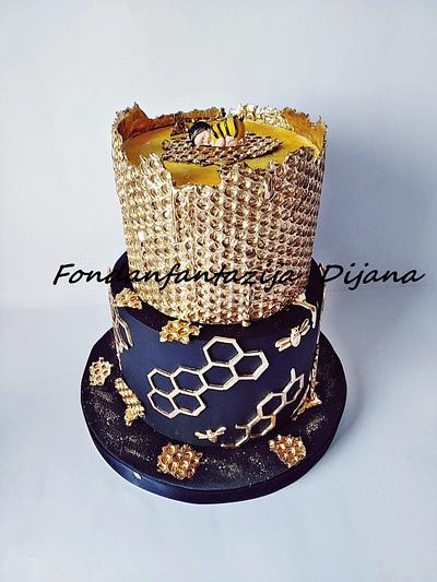 Honeycomb cake  - Cake by Fondantfantasy