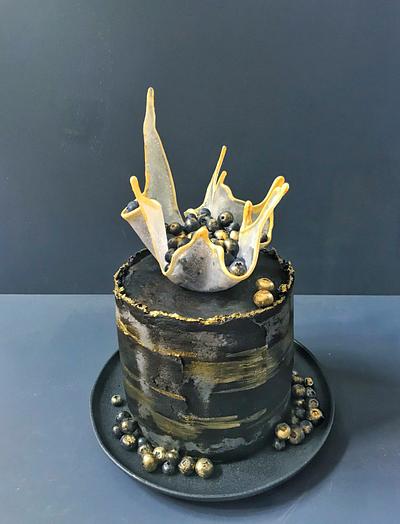 Gold and Black  - Cake by xox.aida.cake.xox
