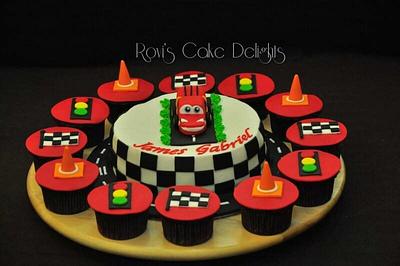 McQueen cakes and cupcakes - Cake by Rovi