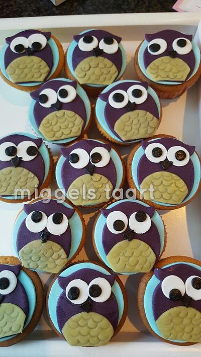 owl cupcakes - Cake by henriet miggelenbrink
