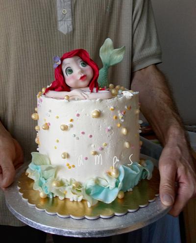 Ariel - Cake by lamps
