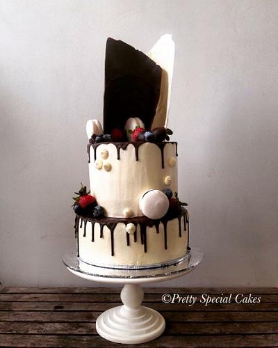 Elegance  - Cake by Pretty Special Cakes