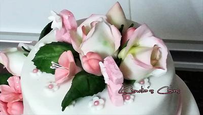 ROSES SUGAR FLOWERS - Cake by Camelia