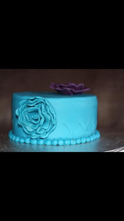 The blue velvet rosette - Cake by Edelcita Griffin (The Pretty Nifty)