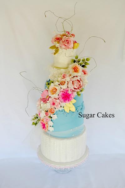 Between the petals....... - Cake by Sugar Cakes 