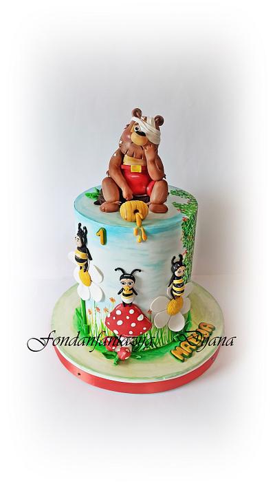 Bear and bees - Cake by Fondantfantasy