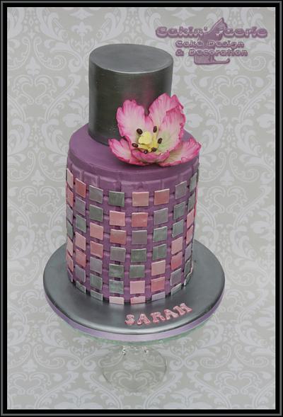 Parrot Tulip and Metallics - Cake by Suzanne Readman - Cakin' Faerie