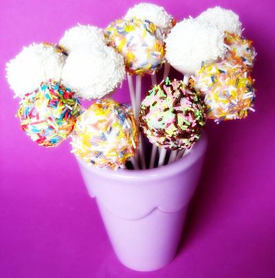 Cake Pops - Cake by miettes