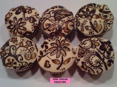 heena design cupcakes and cake pops - Cake by pink sugar frosting