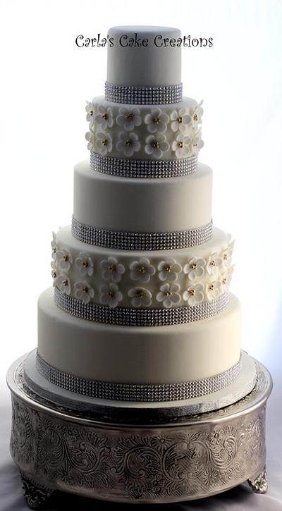 A little bling wedding cake - Cake by Carla
