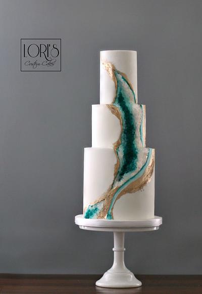 Geode cake  - Cake by Lori Mahoney (Lori's Custom Cakes) 