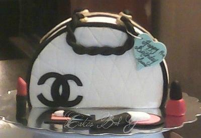 Chanel Purse Cake - Cake by Laura Barajas 