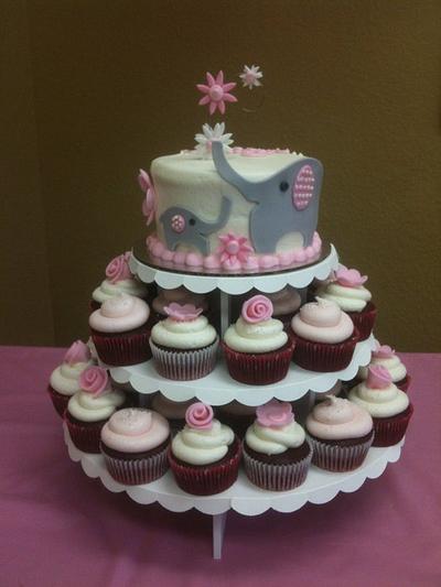 Baby Shower Cake & Cupcakes - Cake by Laura