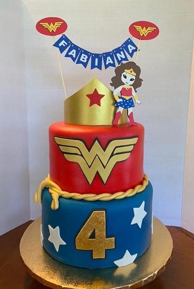 Wonder Woman  - Cake by Daniele Altimus