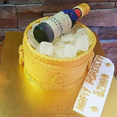 Champagne Cake - Cake by Mora Cakes&More