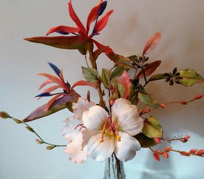 Gumpaste Flower arrangement (Strelitzia Reginae) - Cake by Sonia de la Cuadra