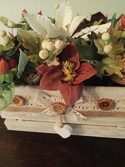Composition hellebore, clematis and berries - Cake by Federica Sampò 
