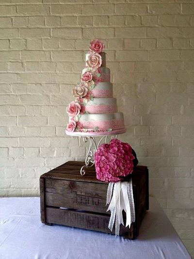 English country garden cake - Cake by Melissa Woodland Cakes