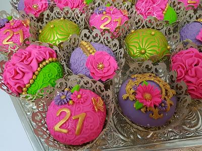 21st Cupcakes  - Cake by Tascha's Cakes