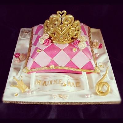 Tiara and cushion cake - Cake by Dee