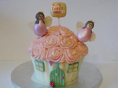 Down where the fairies live...... - Cake by CakePopCorner