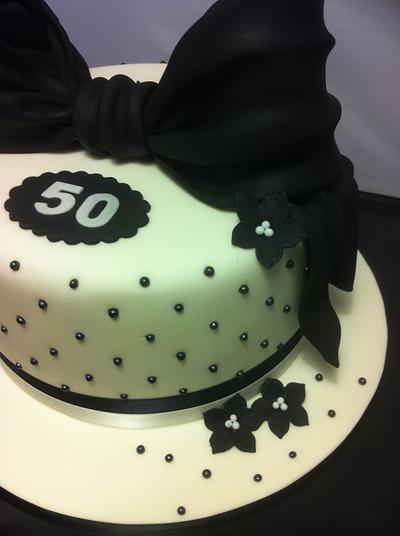 Large bow birthday cake - Cake by Mulberry Cake Design