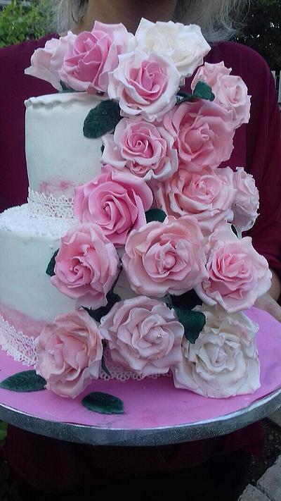 Waterfall of roses - Cake by KremenaDimitrova