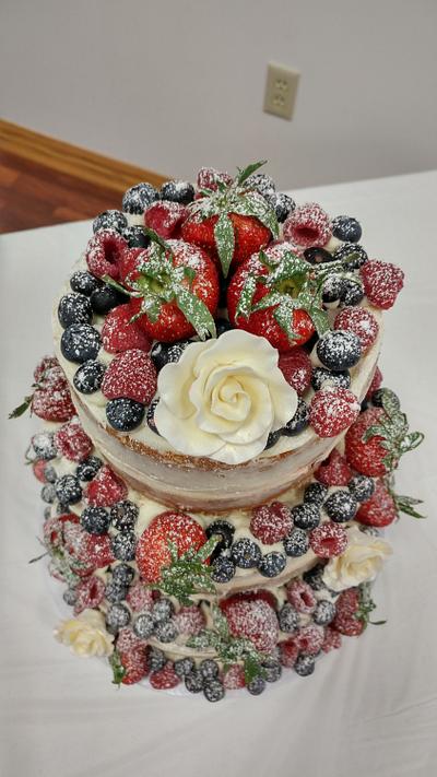 Naked wedding cake with berries - Cake by m1bame