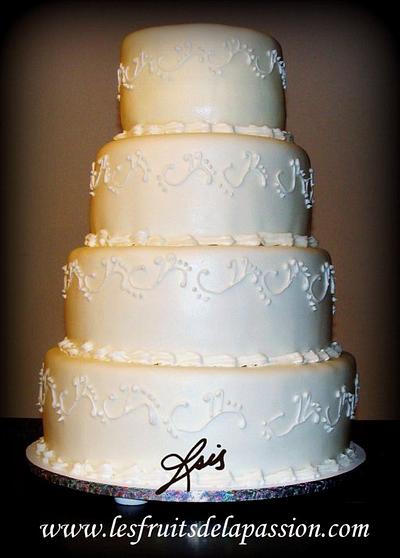 All white wedding cake - Cake by Isis Patiss'Cake