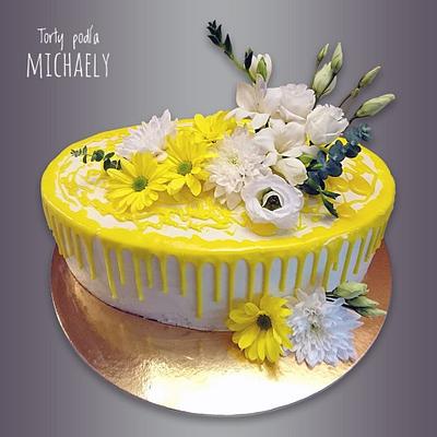 White and yellow - Cake by Michaela Hybska