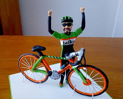 Figure bike and cyclist - Cake by Camelia