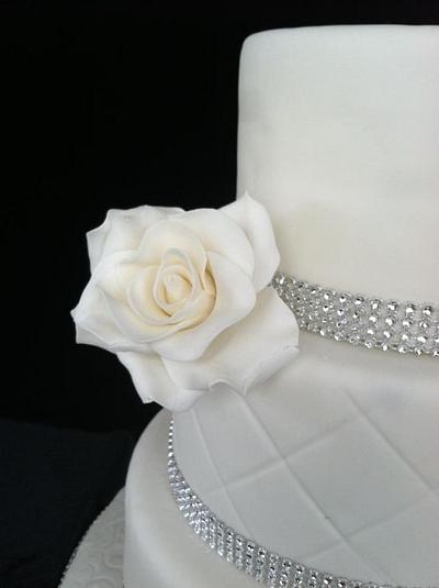 white wedding cake - Cake by SignatureCake