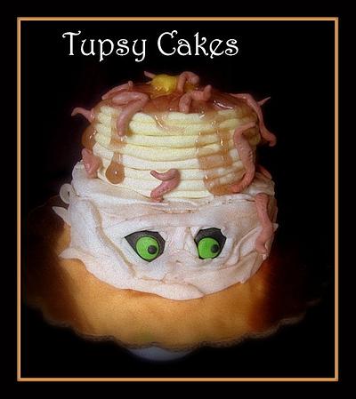 wormcake hotel transilvania  - Cake by tupsy cakes
