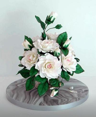 Roses in bloom - Cake by Cake Art Studio 