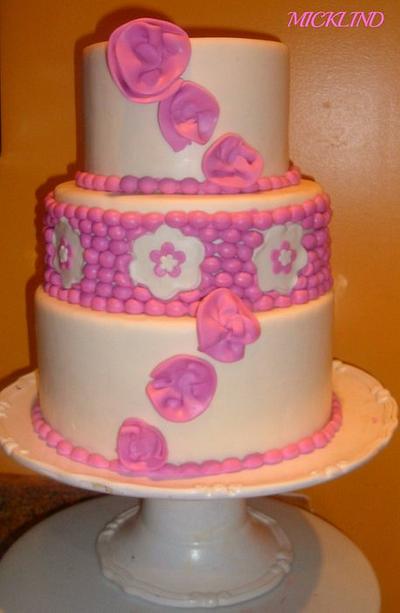 A THREE TIER WEDDING CAKE - Cake by Linda