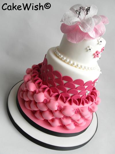 Wedding cake pink & wafer paper flower - Cake by Anita Veenstra
