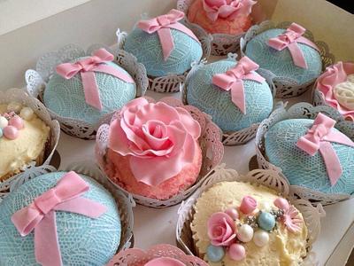 Vintage cupcakes for a wedding - Cake by SweetDelightsbyIffat