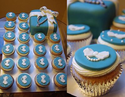 Tiffany Cake and cupcakes - Cake by Mandy