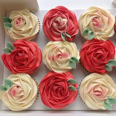 Rose cupcakes - Cake by Cupcakestar