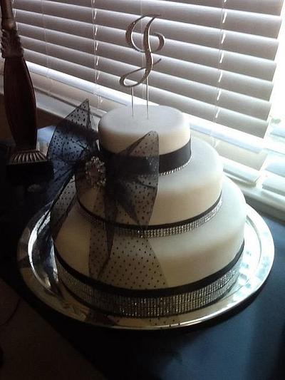 Elegant Black and White wedding cake 3 tier - Cake by Loracakes