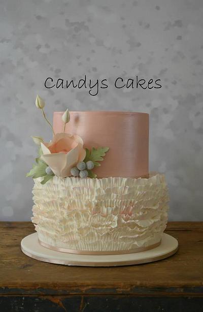 Ruffles and Lustre - Cake by candyscakes